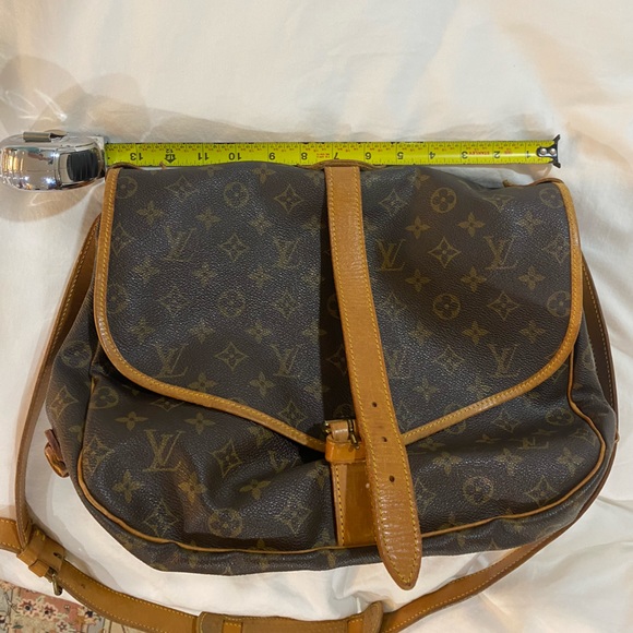 Louis Vuitton Saumer 35 Crossbody - Picture 14 of 17